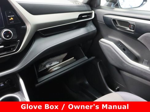 Used 2023 Toyota Highlander LE image 23