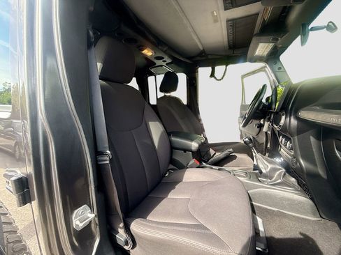 Used 2017 Jeep Wrangler Unlimited Sport w/ Connectivity Group image 27