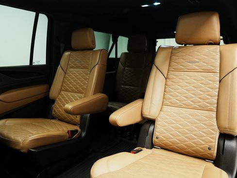 Used 2021 Cadillac Escalade ESV Premium Luxury image 20