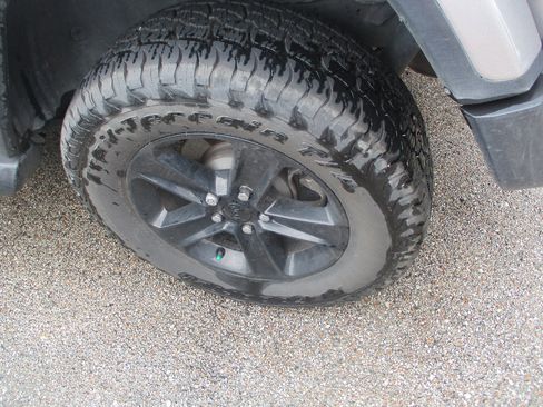 Used 2021 Jeep Wrangler Unlimited Sahara AWD/4WD image 22