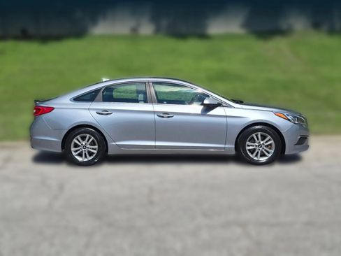 Used 2016 Hyundai Sonata SE w/ Cargo Package FWD image 4