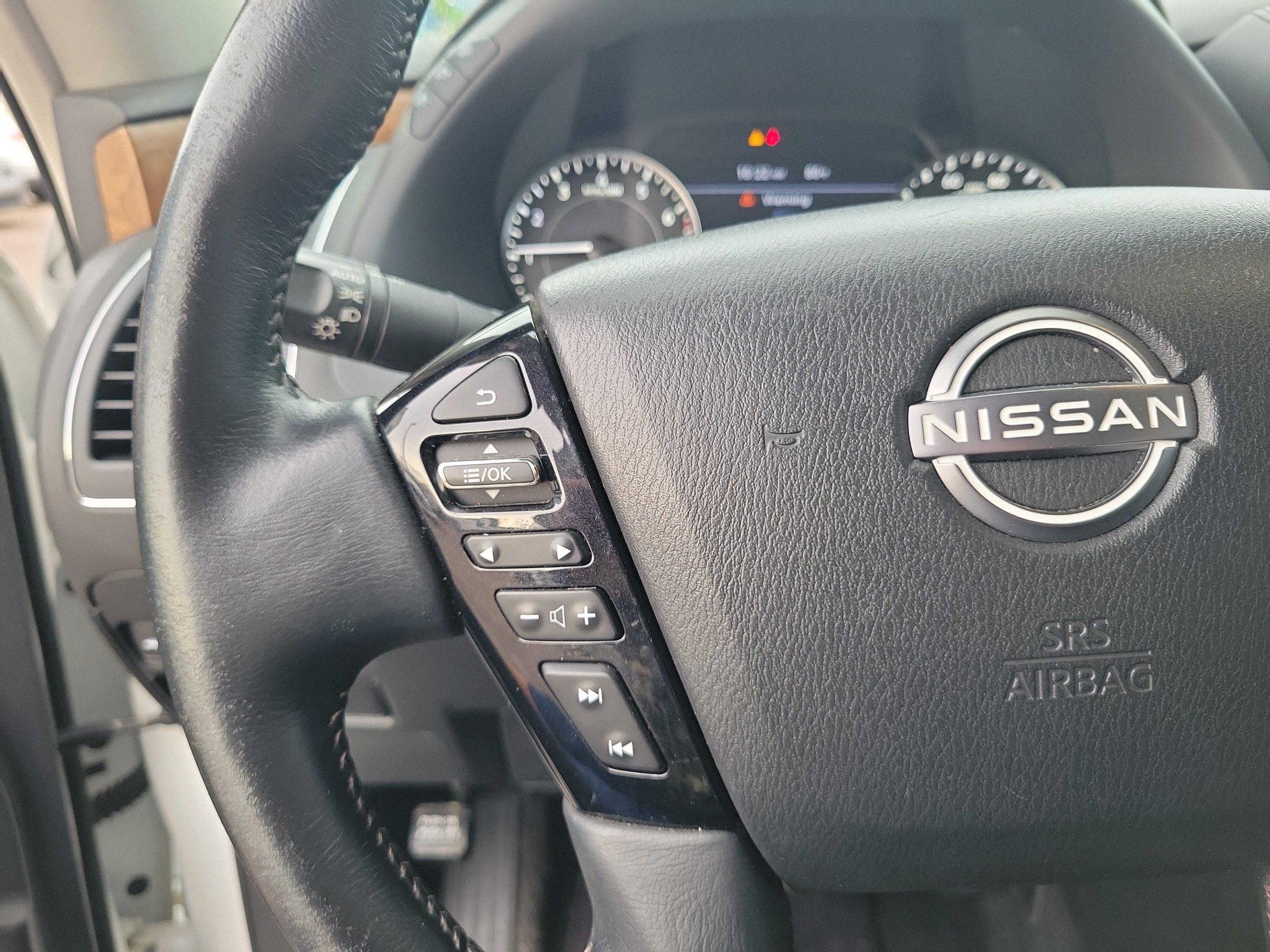 Used 2021 Nissan Armada SL w/ Captain's Chairs Package RWD image 17