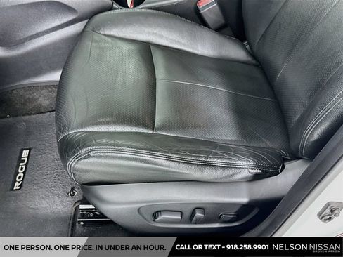 Used 2018 Nissan Rogue SV w/ Sun & Sound Touring Package FWD image 19