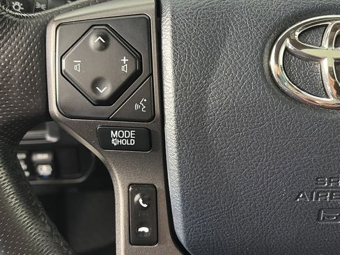 Used 2017 Toyota Tacoma TRD Off-Road w/ Premium & Technology Package AWD/4WD image 17