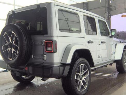 Used 2024 Jeep Wrangler Unlimited w/ Convenience Group image 5