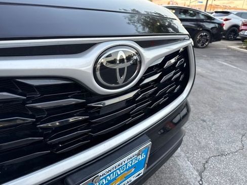 Used 2023 Toyota Highlander XLE image 35