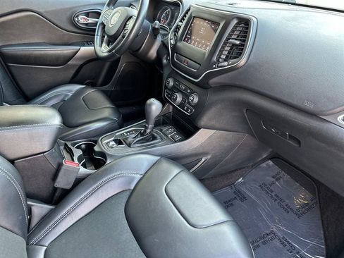 Used 2019 Jeep Cherokee Latitude Plus FWD image 15