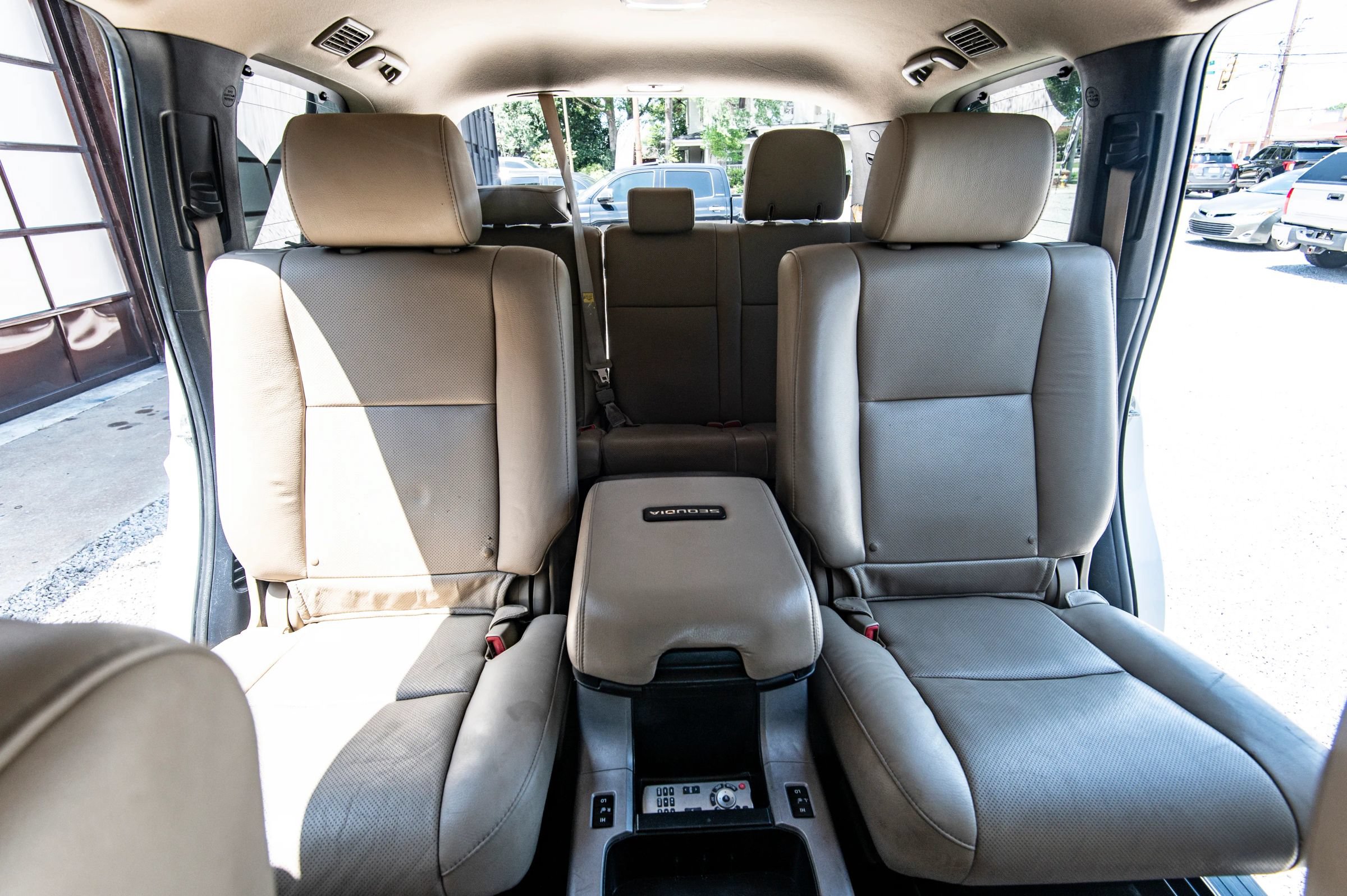 Used 2014 Toyota Sequoia Platinum AWD/4WD image 37