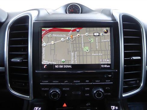 Used 2016 Porsche Cayenne AWD/4WD image 16