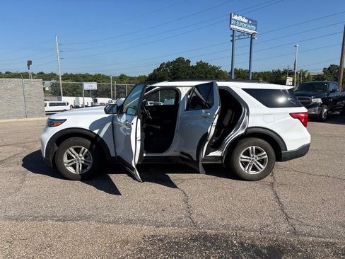 Used 2020 Ford Explorer XLT w/ Comfort Package AWD/4WD image 4