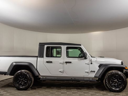 Used 2023 Jeep Gladiator Sport w/ Trailer Tow Package AWD/4WD image 11