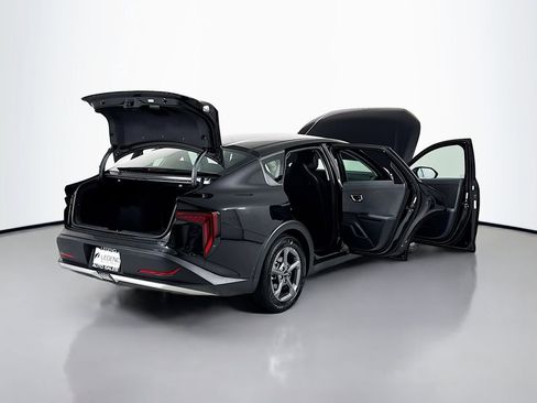 Used 2025 Kia K4 LXS image 21