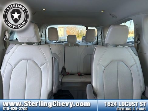 Used 2019 Chrysler Pacifica Touring-L Plus w/ Advanced Safetytec Group image 12