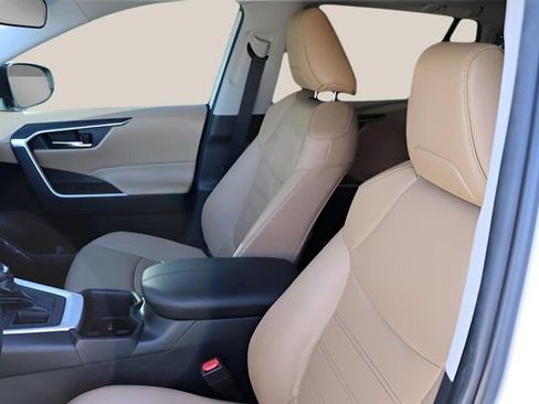 Used 2023 Toyota RAV4 XLE Premium image 13