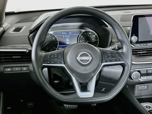 Used 2025 Nissan Altima 2.5 SV FWD image 18