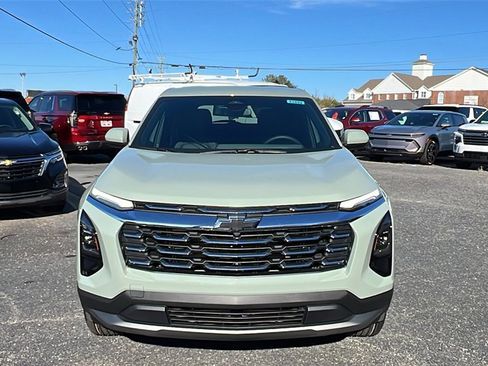 New 2026 Chevrolet Equinox LT image 2