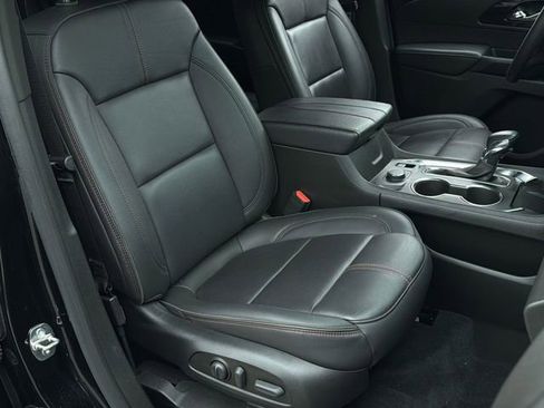 Used 2023 Chevrolet Traverse RS FWD image 34