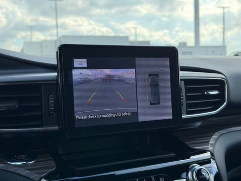 Used 2022 Ford Explorer Limited w/ Equipment Group 301A image 39