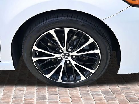 Used 2019 Toyota Camry SE FWD image 34