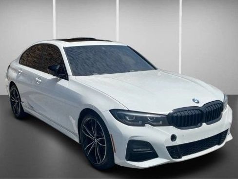 Used 2022 BMW 330i Sedan w/ M Sport Package RWD image 2