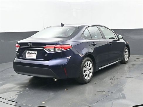 Used 2025 Toyota Corolla LE w/ Convenience Package image 6