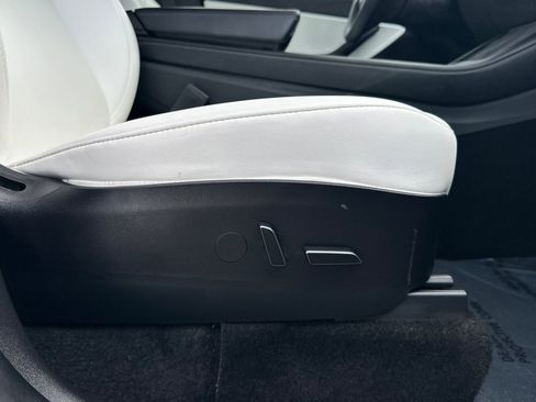 Used 2021 Tesla Model Y Long Range image 23