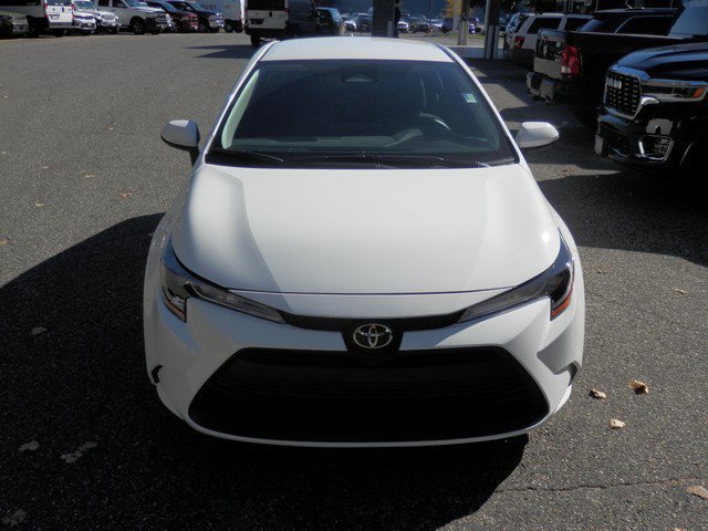 Used 2026 Toyota Corolla LE FWD image 3