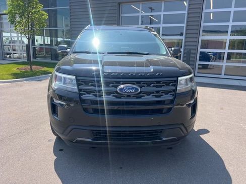 Used 2018 Ford Explorer XLT w/ Equipment Group 202A AWD/4WD image 2