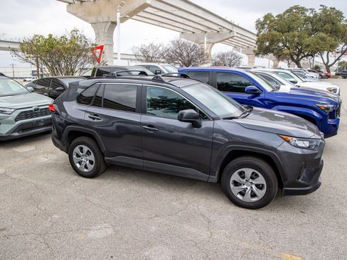 Used 2020 Toyota RAV4 LE image 7