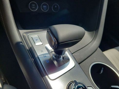 Used 2025 Genesis G70 2.5T w/ Sport Prestige Package image 15