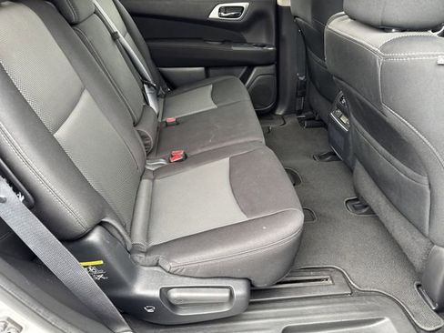 Used 2017 Nissan Pathfinder SV image 20