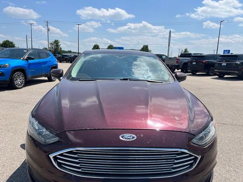 Used 2017 Ford Fusion SE FWD image 10