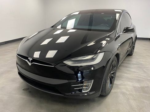 Used 2018 Tesla Model X 75D image 2
