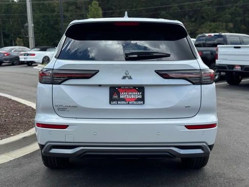 New 2025 Mitsubishi Outlander SE image 8