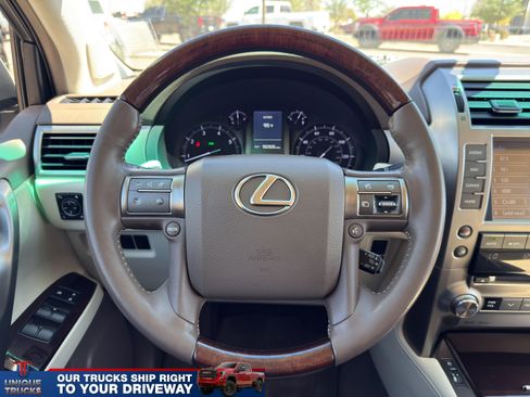 Used 2017 Lexus GX 460 Premium w/ Premium Package image 35