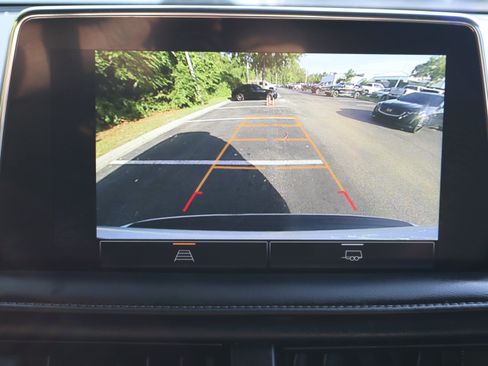 Used 2022 GMC Yukon SLE w/ Gmc Pro Safety Plus Package RWD image 28