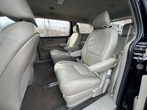 Used 2020 Kia Sedona L image 16