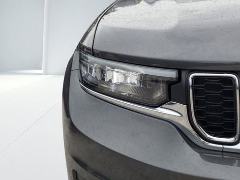 New 2025 Jeep Grand Cherokee L Laredo image 8