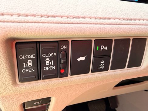 Certified 2026 Honda Odyssey Elite image 15
