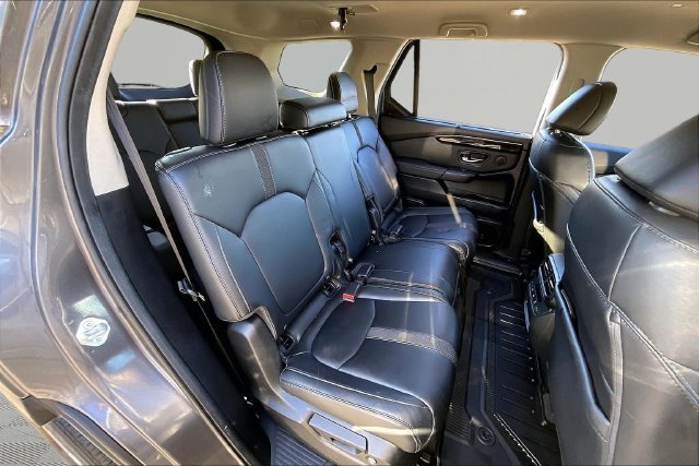 Used 2025 Honda Pilot EX-L image 17