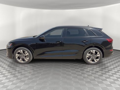 Used 2021 Audi e-tron Premium w/ Convenience Plus Package image 2