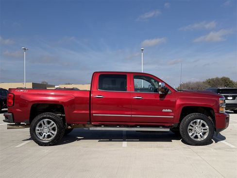 Used 2018 Chevrolet Silverado 2500 High Country w/ Duramax Plus Package image 3
