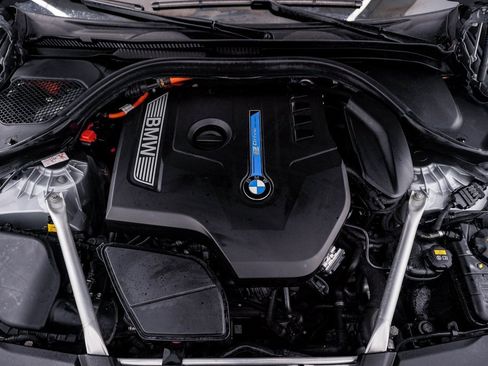 Used 2019 BMW 530e xDrive w/ Convenience Package image 28