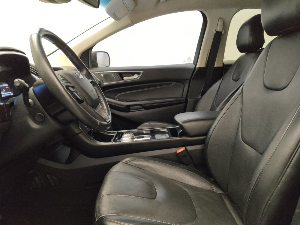 Used 2019 Ford Edge Titanium FWD image 17