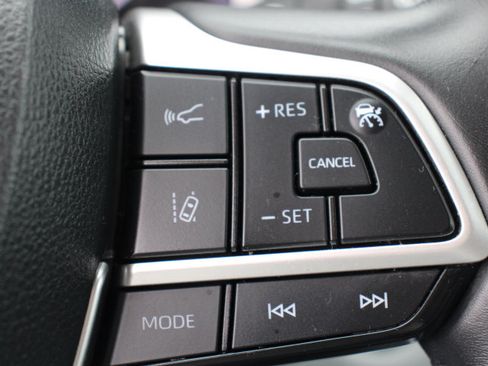 Certified 2022 Toyota Highlander XLE image 29