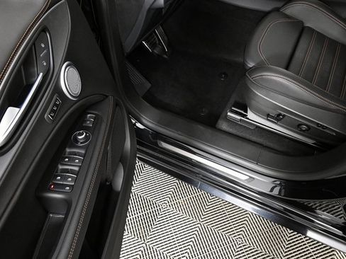 New 2025 Alfa Romeo Stelvio Sprint image 9