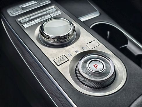 Used 2022 Genesis GV70 2.5T w/ Advanced Package image 28