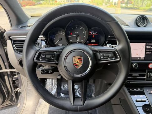 Used 2023 Porsche Macan AWD/4WD image 17