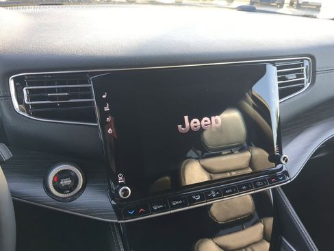 Used 2024 Jeep Wagoneer Series II w/ Flexible Seating Group AWD/4WD image 17