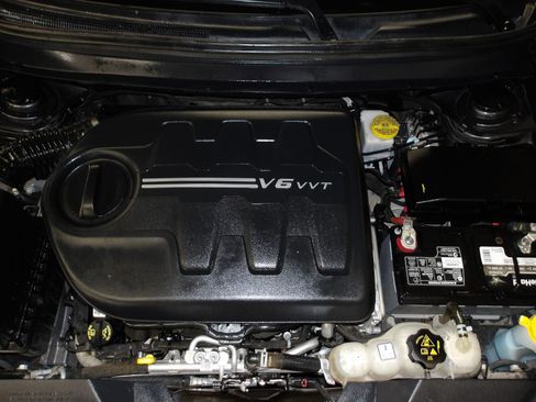 Used 2020 Jeep Cherokee Trailhawk AWD/4WD image 22